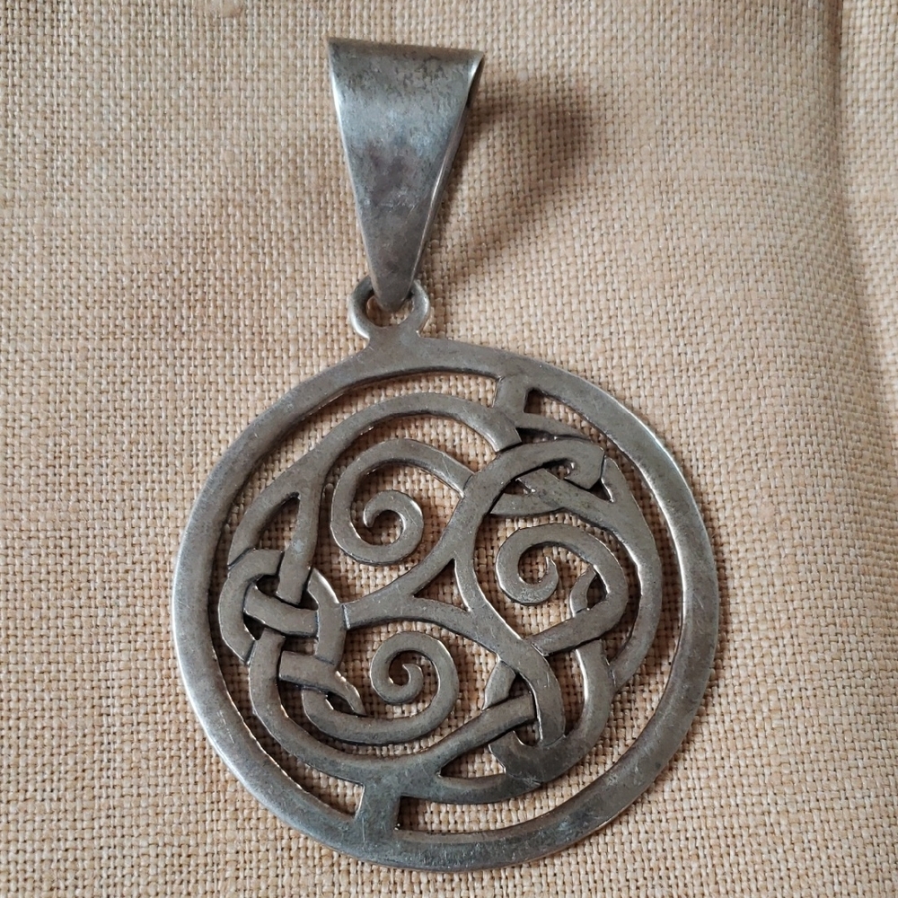 Silpada 925 Silver Swirl Celtic Knot Pendant Necklace